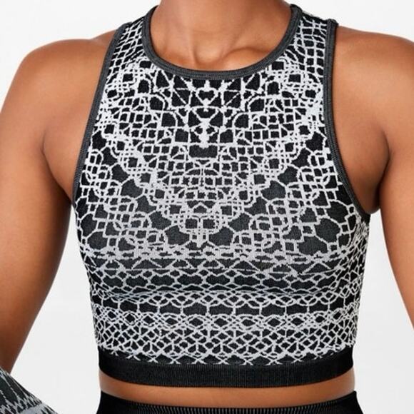 Fabletics Tops - Fabletics NEW Veranda Seamless Cropped Tank Small Black White Print